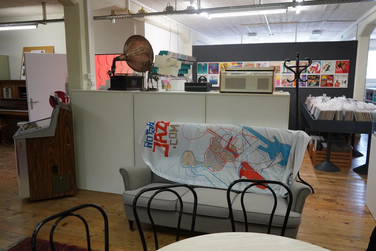 Die Sofaecke im neuen Swiss Jazzorama.